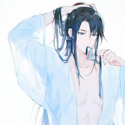 女子亲宝宝脚丫嘴唇肿成香肠